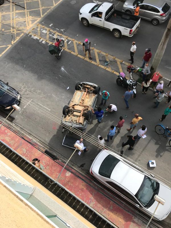 Equipes do Corpo de Bombeiros estiveram no local para atender a ocorrência  por Leitor/ A Gazeta 