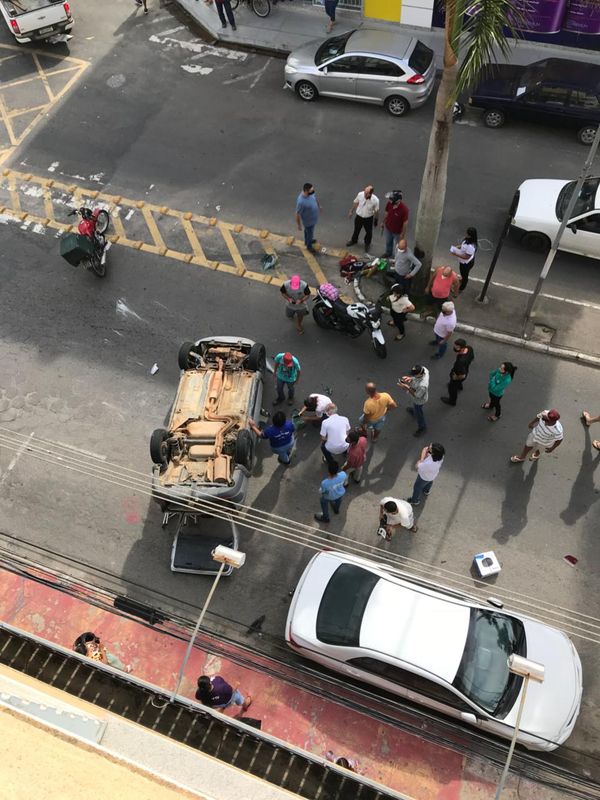 O acidente ocorreu em uma das ruas mais movimentadas de Linhares  por Leitor/ A Gazeta 
