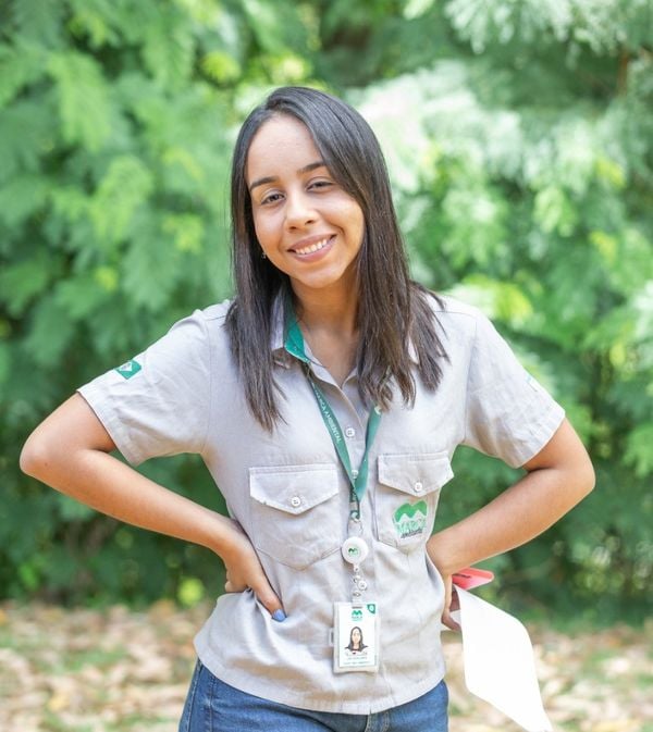Laís Simões Cavalcante, hoje analista de meio ambienta da Marca Ambiental, recebeu prêmio por redação sobre sustentabilidade.