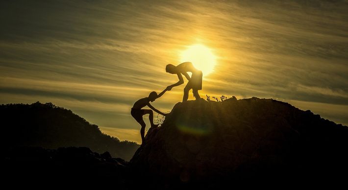 Todas as funções do viver necessitam dessa parceria, o eu e o tu. Isso se torna evidente se atentarmos que o que determina a língua que cada um fala é o grupo social