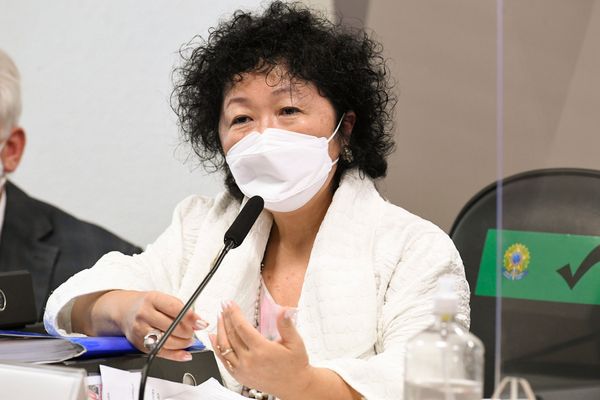 Em pronunciamento, à mesa, médica oncologista e imunologista Nise Hitomi Yamaguchi.
