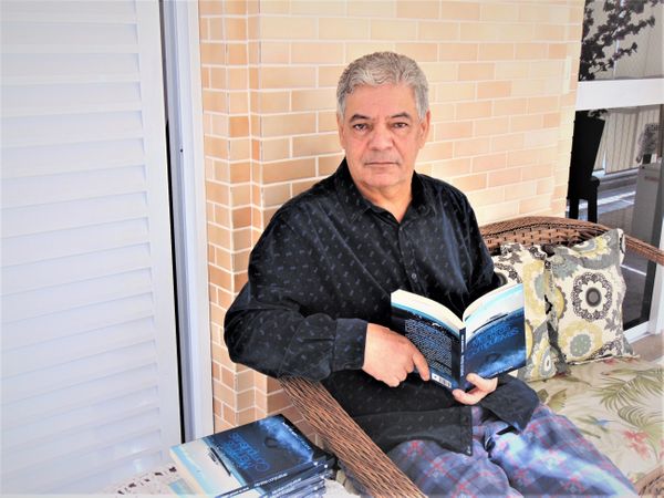 O escritor Carlos Antônio da Silva
