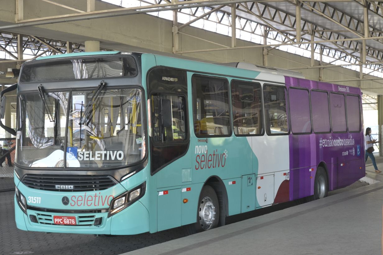 Como chegar até Multicoisas em Vitória de Ônibus?