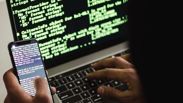 A investigação começou após bancos notificarem as autoridades sobre invasões a seus sistemas e a realização de transferências indevidas em agosto de 2024