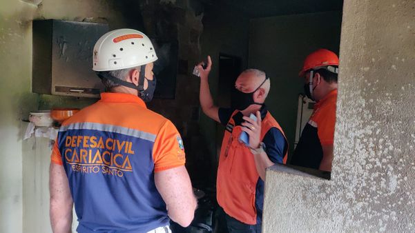 Defesa Civil esteve no local após explosão por Defesa Civil Cariacica