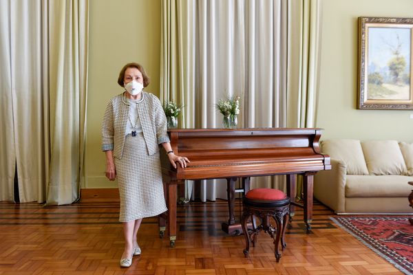 Hilda Cabas, cerimonialista, entrevistada sobre o Palácio Anchieta