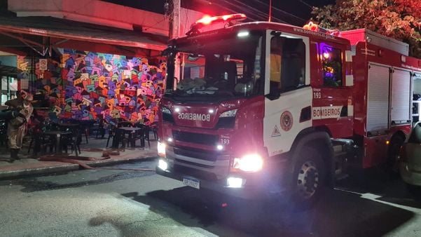 Incêndio atingiu o Bar Abertura, no bairro Jardim da Penha, em Vitória