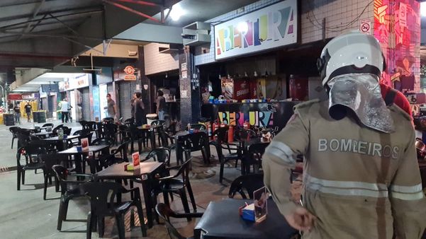 Incêndio atingiu o Bar Abertura, no bairro Jardim da Penha, em Vitória