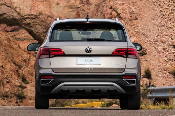 O Taos pesa 1.420 quilos, o que, de acordo com a Volkswagen, resulta na melhor relação peso/torque do segmento.  por Divulgação