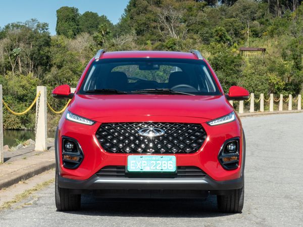 O Tiggo 3X Turbo Pro conta com 4,20 metros de comprimento, 1,76 metro de largura, 1,57 metro de altura e distância de entre-eixos de 2,55 metros por Fabio Gonzalez  