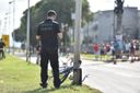 Perícia da Polícia Civil esteve no trecho da BR 101, onde a ciclista de 22 anos foi atropelada(Fernando Madeira)