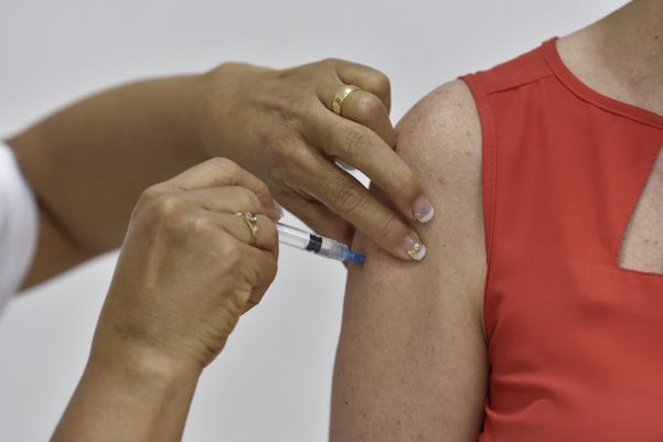 Vacinação contra Covid-19 de pessoas de 55 a 59 anos sem comorbidades, em Vitória