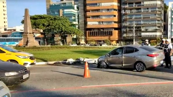 O acidente aconteceu na manhã desta quinta-feira (3), feriado de Corpus Christi. Não há informação sobre feridos