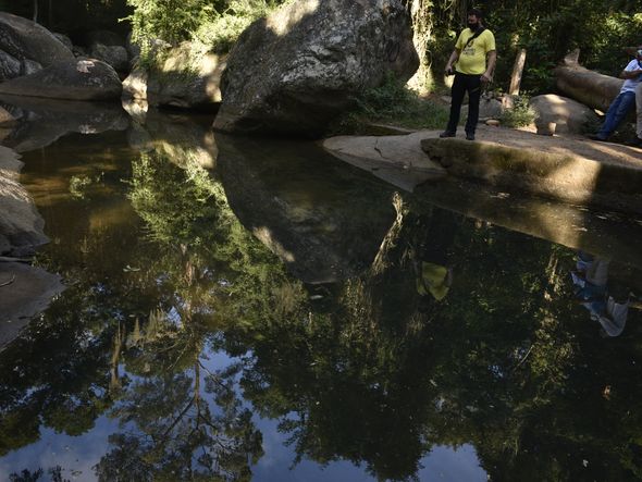 Membros das ONGs explicam que piscinas naturais e lagos são formados nas redondezas do Mestre Álvaro por Ricardo Medeiros