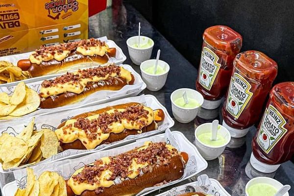 Os lanches gigantes da lanchonete, que contratou Kid Bengala para ser o garoto-propaganda