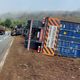 Imagem - Carreta carregada com placas solares tomba na BR 259 em Colatina