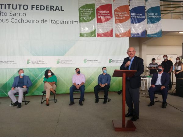 Em visita ao Ifes de Cachoeiro de Itapemirim, o ministro da Educação, Milton Ribeiro, falou o presidente Jair Bolsonaro o convenceu em direcionar os recursos para o auxílio emergencial