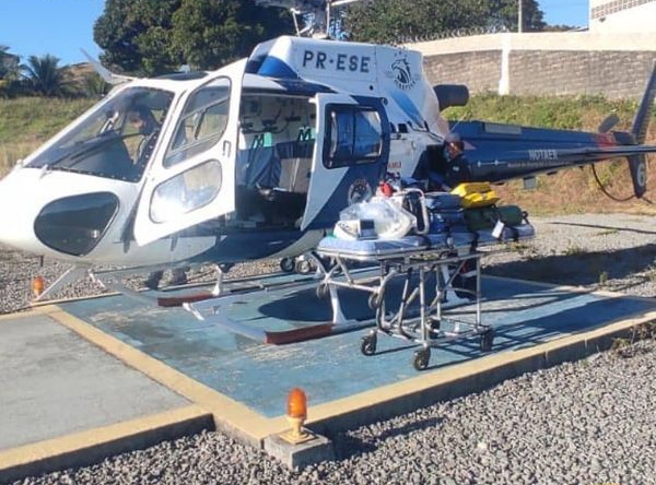Motociclista de 24 anos precisou ser levado por helicóptero do Notaer para um hospital de Vitória. Crédito: Divulgação/ Notaer
