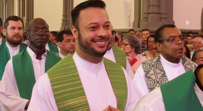 O sacerdote era pároco na paróquia Nossa Senhora das Graças, no bairro Jucutuquara, na Capital. Ele coordenava também a Comissão Bíblico-Catequética na Arquidiocese