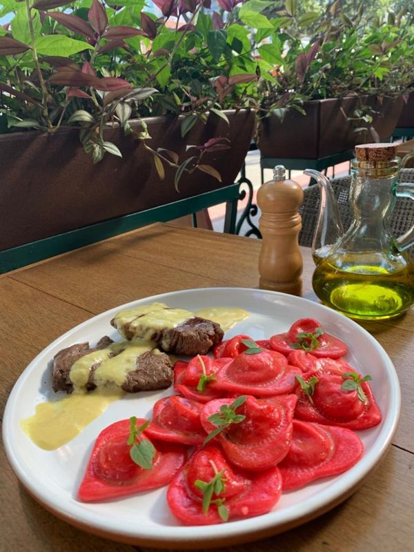 Escalopes de mignon com ravióli de parma e queijo meia cura do Don Pedro Bistrô para o Dia dos Namorados