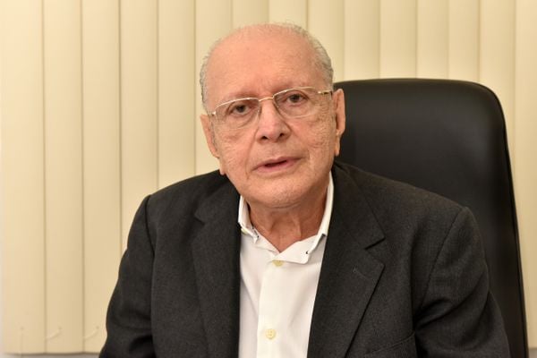 No seu acervo pessoal, na Prainha de Vila Velha, Max Freitas Mauro, ex-governador do ES, concede entrevista para o especial sobre o Palácio Anchieta, Sede do Governo do ES