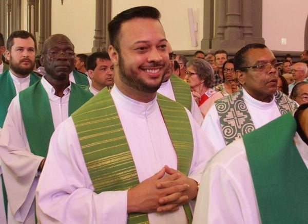 O padre Fernando Antônio Silva de Souza foi internado por complicações da Covid-19