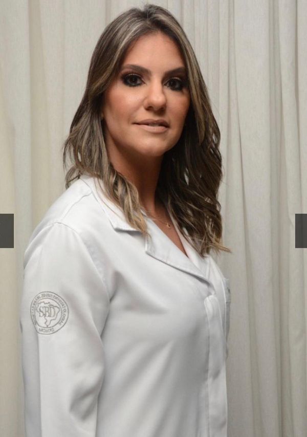 A coordenadora da pós-médica em Dermatologia, Karine Demoner, ressalta que voltar o ensino para a atenção primária permite um diagnóstico dermatológico precoce.