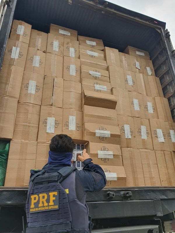 PRF apreendeu carga de cigarro avaliada em quase R$ 2 milhões na BR 262