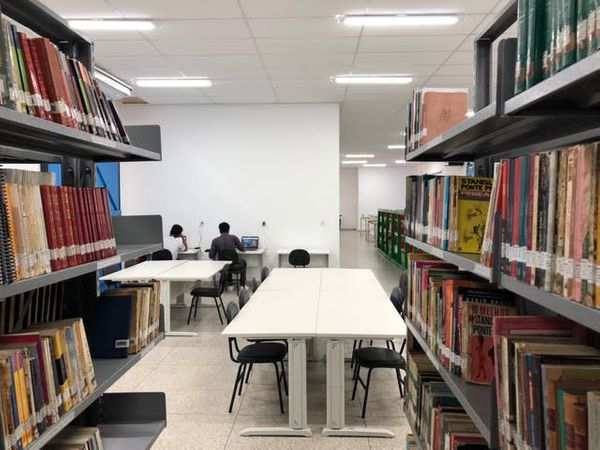 Biblioteca Pública Thelmo Motta Costa, em Colatina