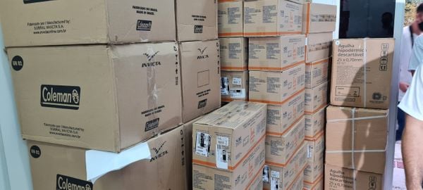 Chegada das doses de vacinas contra a Covid-19 que serão utilizadas em estudo de imunização na população de Viana por Roger Santana | TV Gazeta