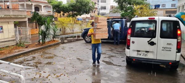 Chegada das doses de vacinas contra a Covid-19 que serão utilizadas em estudo de imunização na população de Viana por Roger Santana | TV Gazeta