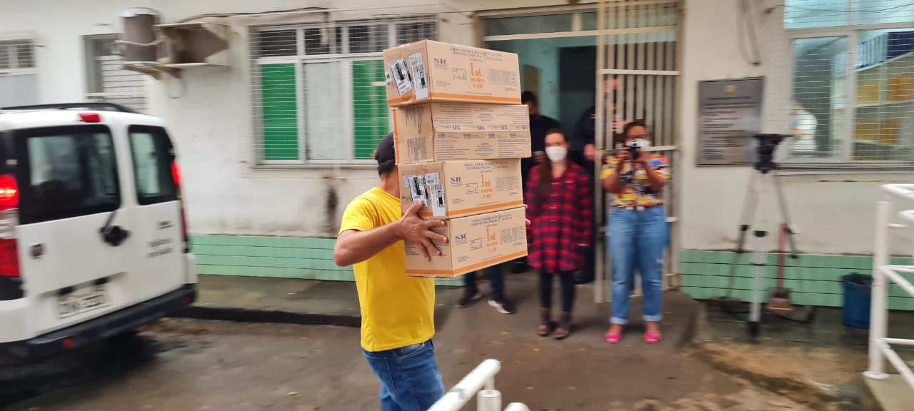Chegada das doses de vacinas contra a Covid-19 que serão utilizadas em estudo de imunização na população de Viana