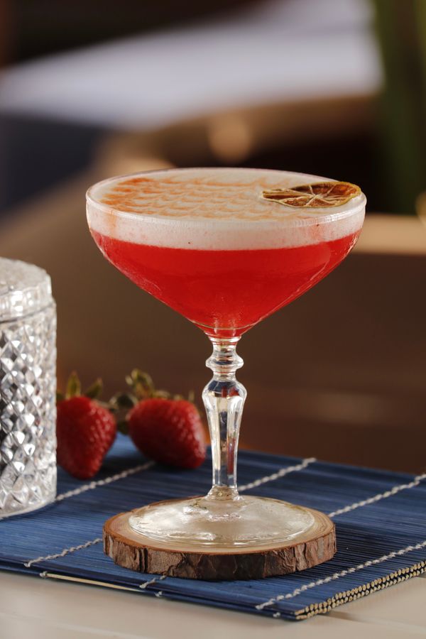 Drinque Camburi Minha Praia, à base gim, criado pelo bartender Borracha para o Barlavento