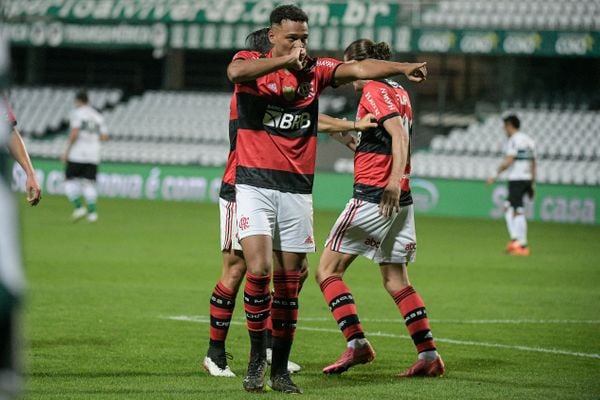 Rodrigo Muniz foi oportunista para garantir a vitória do Flamengo