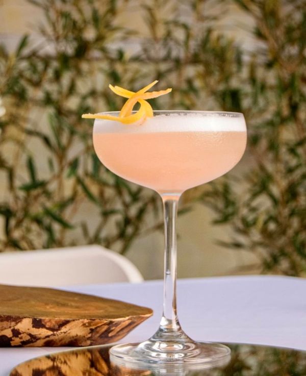 Sour, drinque à base de gim criado pelo bartender Douglas Peres