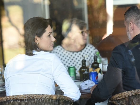 A primeira-dama, Michelle Bolsonaro, almoçando em um restaurante de Vitória por Carlos  Alberto Silva   