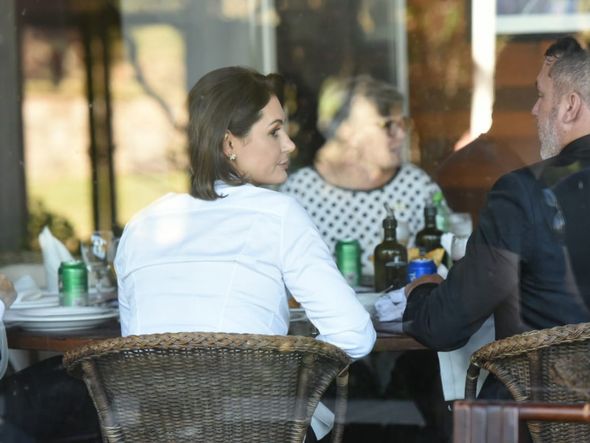 A primeira-dama, Michelle Bolsonaro, almoçando em um restaurante de Vitória por Carlos  Alberto Silva   