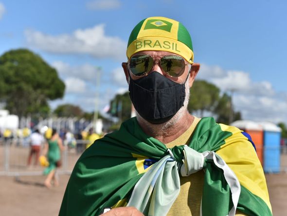 Aeroporto de São Mateus: pessoas aguardam a chegada do presidente Jair Bolsonaro  por Fernando Madeira  