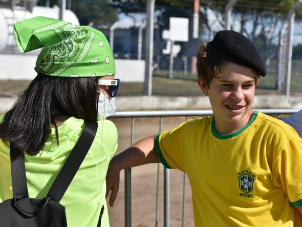 Aeroporto de São Mateus: pessoas aguardam a chegada do presidente Jair Bolsonaro  por Fernando Madeira  