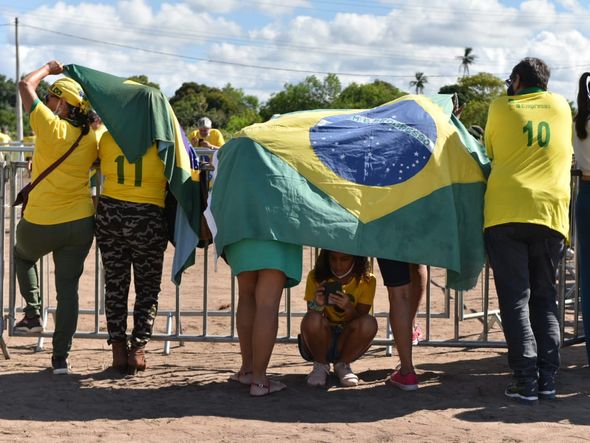 Aeroporto de São Mateus: pessoas aguardam a chegada do presidente Jair Bolsonaro  por Fernando Madeira  