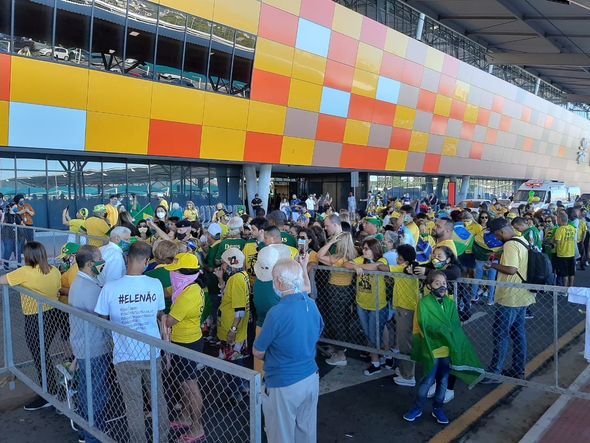 Apoiadores do Presidente Jair Bolsonaro aguardam no Aeroporto de Vitória  por Carlos Alberto