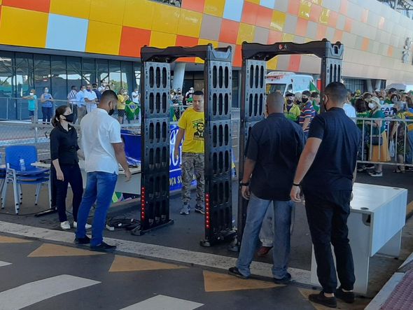 Detectores de metais foram instalados na entrada do Aeroporto de Vitória por Carlos  Alberto Silva