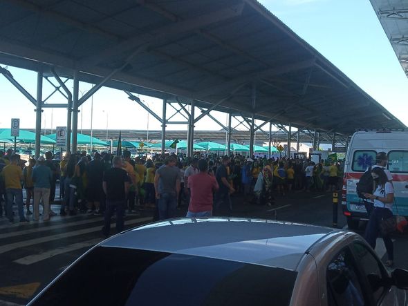 Movimento de apoiadores do Presidente Jair Bolsonaro no Aeroporto de Vitória  por Rafael Silva