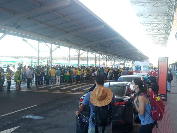 Movimento de apoiadores do Presidente Jair Bolsonaro no Aeroporto de Vitória  por Rafael Silva