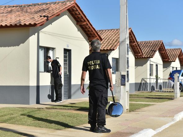 Polícia Federal faz varredura nas casas do Residencial Solar de São Mateus por Fernando Madeira 