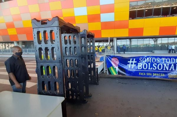 Detectores de metais foram instalados na entrada do Aeroporto de Vitória por Carlos  Alberto Silva