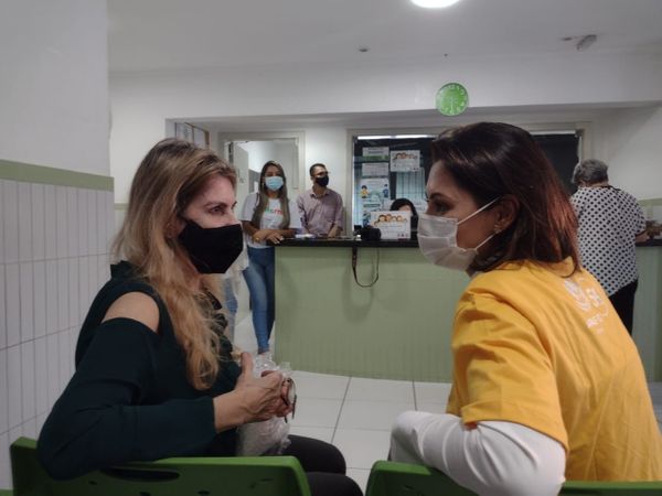Graça Goltara e Michelle Bolsonaro (amarelo)