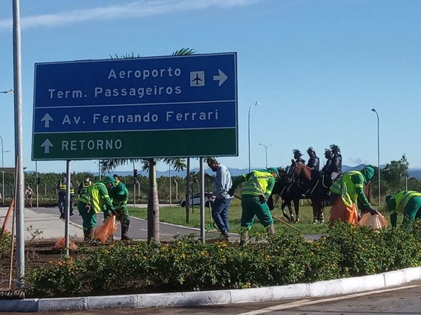 Movimento de apoiadores do Presidente Jair Bolsonaro no Aeroporto de Vitória  por Rafael Silva