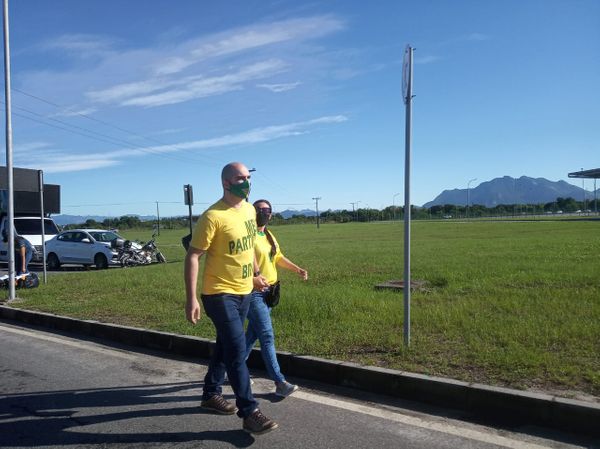 Movimento de apoiadores do Presidente Jair Bolsonaro no Aeroporto de Vitória  por Rafael Silva