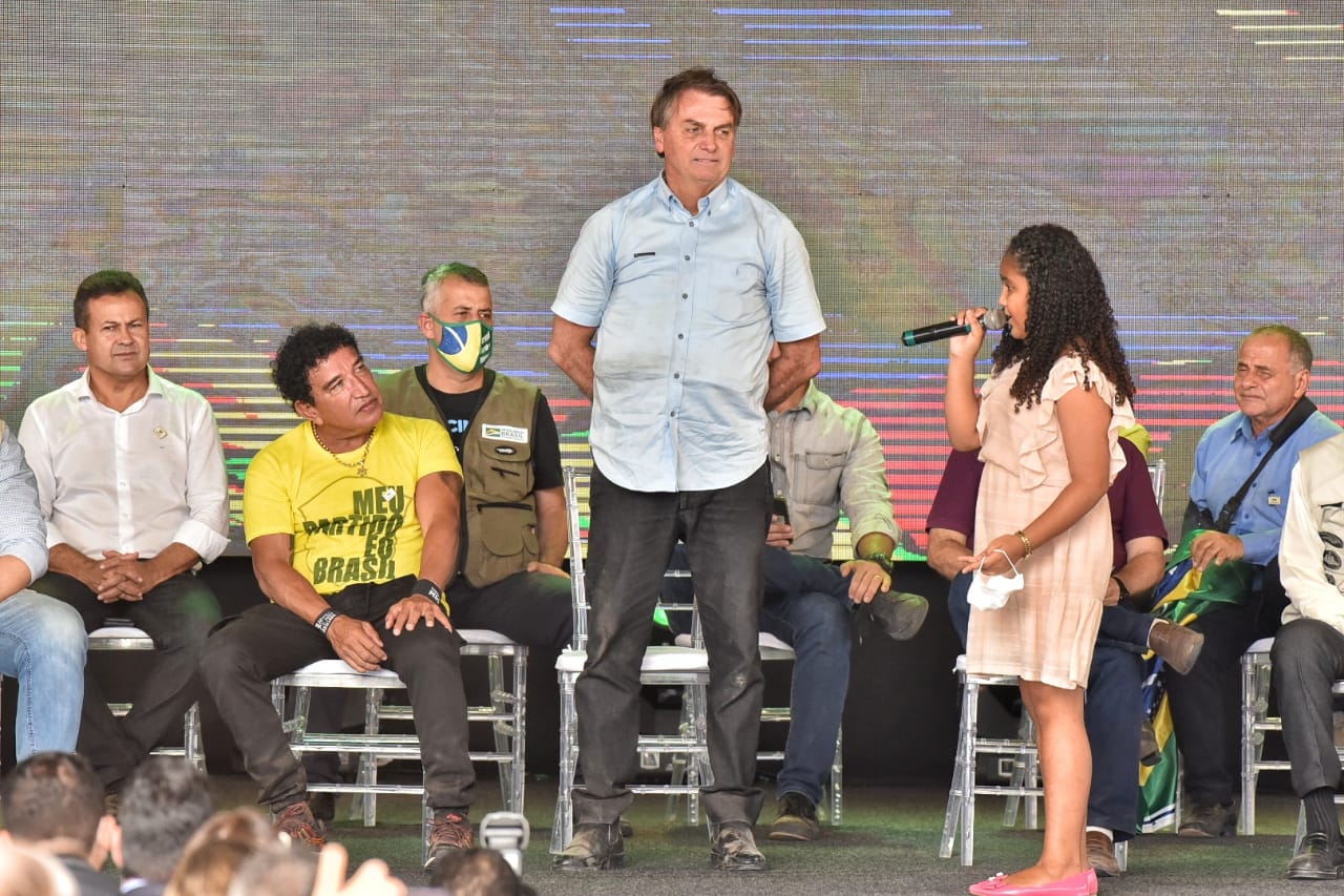 O Presidente Jair Bolsonaro na cerimônia de entrega de casas no bairro Aroeira, em São Mateus    